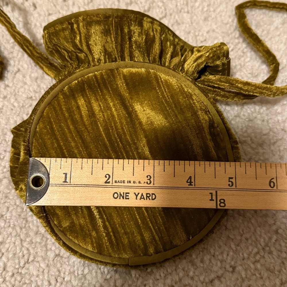 Sezane Olive Green Embossed Velvet Cosmetic Pouch - Picture 3 of 6